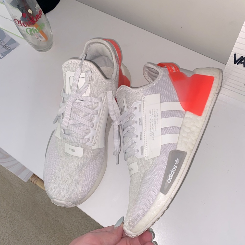 ADIDAS NMD WHITE + PINK NEW SIZE 7Y / 8.5 WOMENS